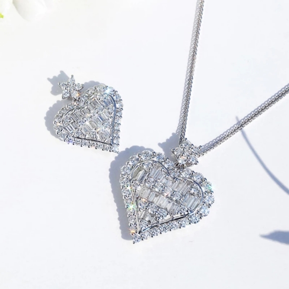 Silver heart shaped pendant Diamond CZ necklace - Picture 3 of 6